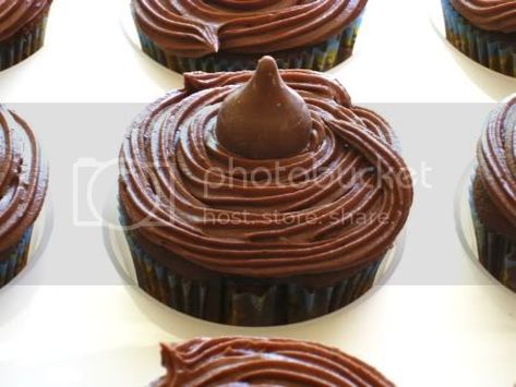 Martha Stewart Cupcakes Recipes, Cupcakes For School, Martha Stewart Cupcakes, Creamy Chocolate Frosting, Devils Food Cupcakes, Food Cupcakes, Martha Stewart Recipes, Devils Food Cake, Devils Food