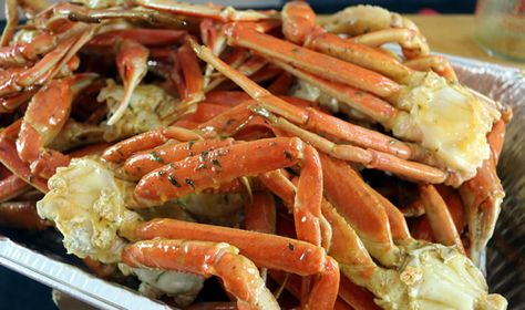 Bbq Butter, Shrimp Boil Seasoning, Crab Legs Recipe, On The Smoker, Snow Crab Legs, Snow Crab, Crab Stuffed Shrimp, Smoked Food, Seafood Restaurants