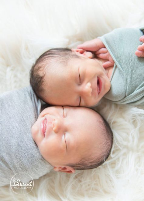 Twins Photoshoot, Newborn Twin Photos, Twin Baby Photography, Twin Baby Photos, Twins Photography, Twins Newborn, Baby Hospital Pictures, Twins Nursery, Twins Posing