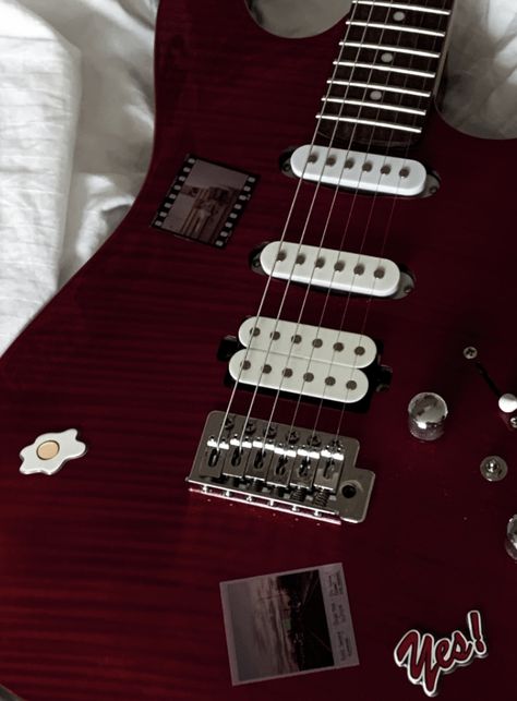 Dark Red Electric Guitar, Cherry Flavoured, Guitar Aesthetic, Black N Red, Red Electric Guitar, Red Guitar, Guitar Obsession, Cool Electric Guitars, Cherry Cola