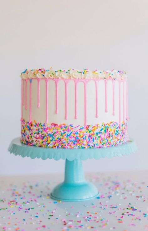 Simple Two Sweet Birthday Cake, Sprinkle Ice Cream Cake, Dessert Theme Cake, Buttercream First Birthday Cake, Tall Cake Recipe, Sweet One First Birthday Cake, Girl Birthday Cake Ideas, First Birthday Cake Girl, Birthday Cake With Sprinkles