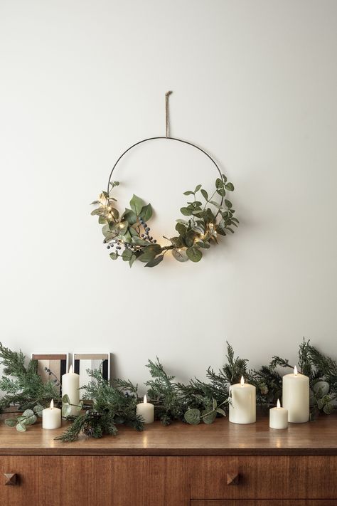 Ideas For Christmas Trees, Deco Noel Nature, Julkransar Diy, Easy Decor Ideas, Natal Natural, Easy Christmas Decor Ideas, Christmas Tree Table, Easy Christmas Decor, Christmas Wreath Decor