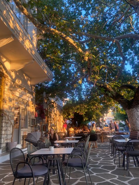 #greece #summer #naxos #naxosgreece #resteraunt #eurosummer Naxos Greece, Greek Island Hopping, Naxos Island, Greece Trip, Ss 2024, Sun Aesthetic, Greece Summer, Alfresco Dining, Greece Holiday