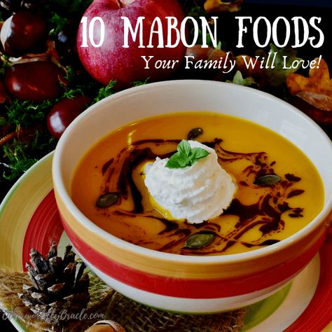 Mabon is around the corner. Here's 10 delicious Mabon foods and Mabon recipes your entire family will adore this Autumn Equinox! Fall Equinox Dinner, Mabon Bread, Mabon Stew, Mabon Meal Ideas, Mabon Recipes Dinner, Mabon Foods, Mabon Dinner, Equinox Recipes, Mabon Food