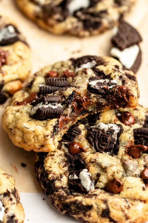 Stack of two oreo chocolate chip cookies with the top one missing a bite. Oreo Chocolate Chip Cookies Recipe, Chocolate Chip Oreo Cookies, Oreo Stuffed Cookies, Oreo Chocolate Chip Cookies, Napoleons Recipe, Colorful Cookies, Pecan Cookie, Oreo Stuffed Chocolate Chip Cookies, Fair Foods