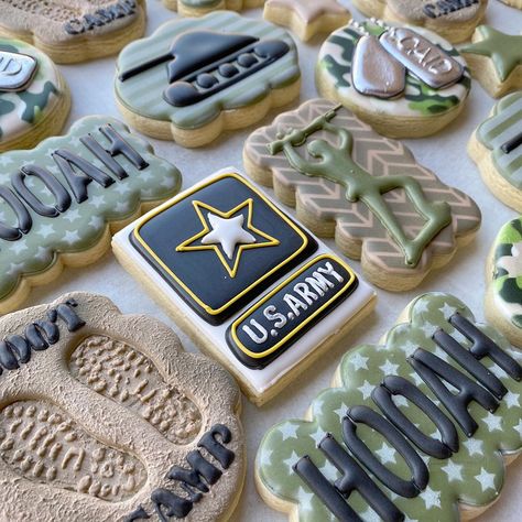 Yennos’ Cookies on Instagram: “Best of luck to Caid as he takes on ARMY Boot Camp. What an honor to make this set for a brave young man who answered the call to serve!…” Army Graduation Party, Marine Cookies, Camo Cookies, Army Party Decorations, Army Parents, Army Boot Camp, Promotion Celebration, Girl Graduation Party, Army Retirement