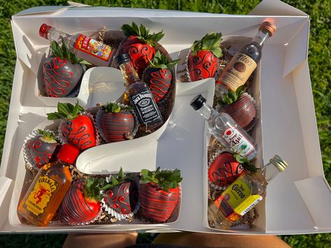 21 Birthday Chocolate Strawberries, 21st Strawberry Ideas, Chocolate Covered Strawberries 21 Birthday, Strawberry Arrangement Ideas For Men, 21st Birthday Chocolate Strawberries, Birthday Strawberries Chocolate Covered For Men, Chocolate Covered Strawberries Boyfriend Birthday, Men Chocolate Covered Strawberries, Chocolate Strawberries For Men