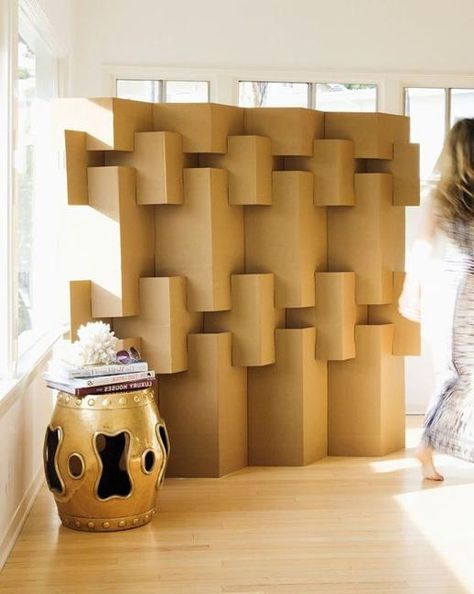 recycling cardboard for room dividers and decorative screens Cardboard Room Divider, Cardboard Decor, Cardboard Furniture Diy, Carton Diy, Recycle Design, Diy Organizer, Cardboard Design, Diy Room Divider, Modular Walls