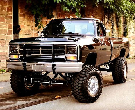 Custom 1987 Dodge RAM W150 Lifted Muscle Car, Old Ram Trucks, Dodge W150 4x4, Classic Dodge Trucks, Old Dodge Trucks Vintage, Vintage Dodge Trucks, Dodge Ram 4x4, Dodge Ram Power Wagon, Dodge Ram Trucks