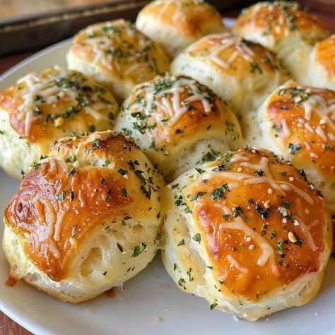 Pillsbury Biscuit Garlic Butter Cheese Bombs - Tasty Recipes Garlic Butter Cheese Balls, Pillsbury Biscuit Garlic Butter Cheese, Biscuit Bombshell, Flaky Biscuits Pillsbury Recipes, Pillsbury Rolls, Pillsbury Biscuit Recipes, Cheesy Breakfast, Pillsbury Biscuits, Fluffy Biscuits