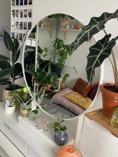 Plantmom Aesthetic, Dorm Room Styles, Plant Room, Bedroom Bliss, Wallpaper Home Decor, House Furniture, Room Inspiration Bedroom, Room Ideas Bedroom, Apartment Room