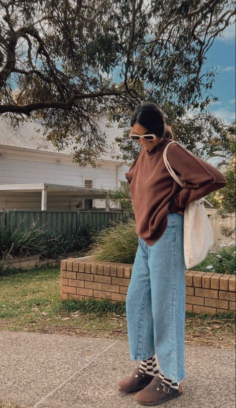 Lettuce Socks Outfit, Crunchy Outfits Fall, Thrifted Fits Vintage, Summer Outfits With Blundstones, Granola Business Casual Outfits, Brown Clog Outfit, Granola Jeans Outfit, Birkenstock Boston Brown Outfit, Crunchy Fall Outfits