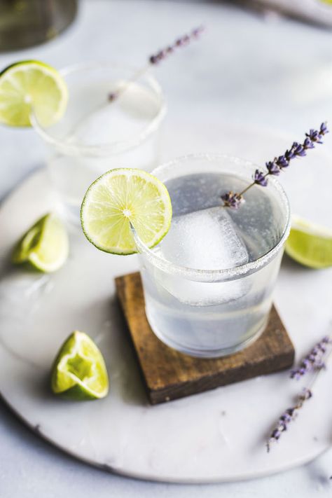 lavender margarita | a light and refreshing boozy drink! Lavender Margarita, Functioning Alcoholic, Lavender Cocktail, Southern Home Decor, Flavored Margaritas, Spring Cocktail, Lavender Recipes, Recipe Mexican, Culinary Lavender