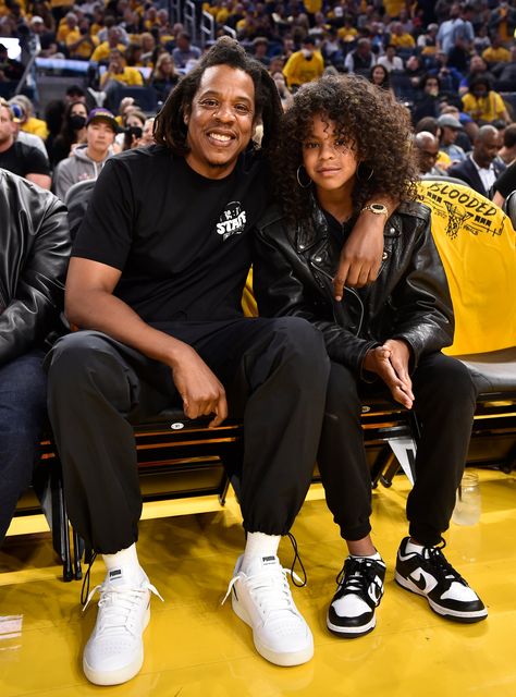 Leave Blue Ivy’s Hair Alone https://trib.al/2cNIUtN Jay Z Blue, Ivy Look, Blue Ivy Carter, Carter Family, Star Track, Beyonce And Jay Z, Beyonce And Jay, Blue Ivy, Celebrity Dads