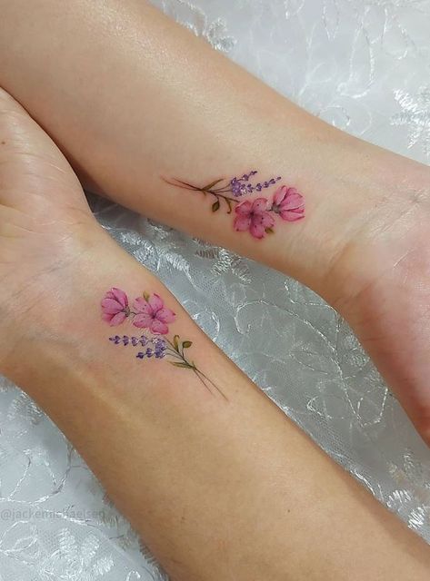 Maching Tattoos, Mom Daughter Tattoos, Flower Wrist Tattoos, Mom Tattoo Designs, Mom Tattoo, Tattoos For Women Flowers, Mother Tattoos, Healing Tattoo, Birth Flower Tattoos