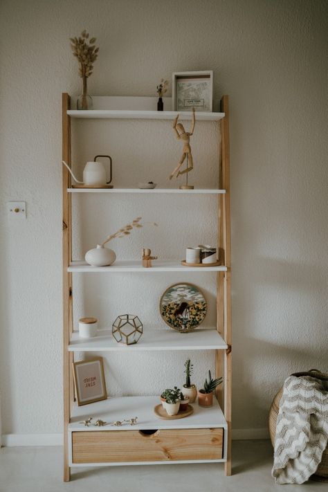 How Can Lights Enhance the Ambience of a Place - Broke and ChicBroke and Chic Laptop Shelves, Plants Shelf, Ambience Decor, Shelf Inspiration, Wooden Shelf, Boho Room, Wood Bedroom, Stylish Storage Solutions, Home Office Setup