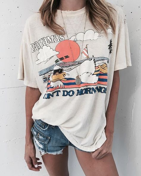 I don't do mornings | Vintage tees just hit the site #MATEvintage College Wardrobe, Denim Shorts Outfit, Outfit Essentials, Clothing Essentials, Fashion Mode, Looks Style, Hippie Style, Outfits Casuales, Boho Hippie