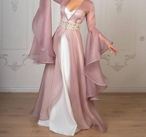 Pin de Нурила Дуйшембиева en мода | Moda de ropa, Ropa elegante, Ropa de moda Fantasy Dresses, Fantasy Gowns, فستان سهرة, Dresses To Wear, Fairytale Dress, Outfit Trends, Fantasy Dress, Dresses To Wear To A Wedding, Fancy Dresses