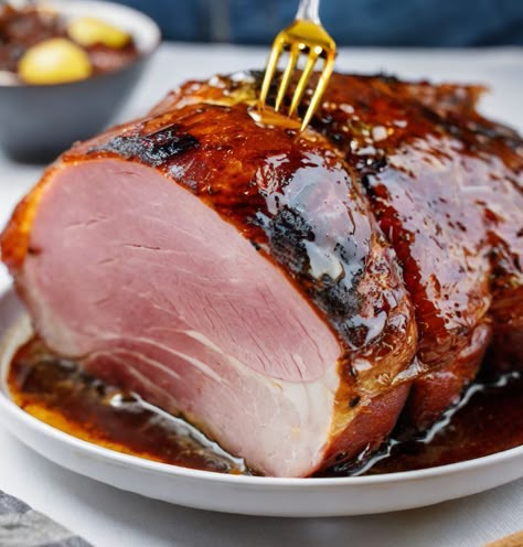 My nana swears by using Coca Cola for her ham. Didn't think it'd work but wowzers on the taste! Ham With Coke, Coca Cola Ham, Cola Ham, Cooktop Cove, Special Meals, Pomegranate Recipes, Ham Glaze Recipe, Roasted Ham, Fluffy Mashed Potatoes