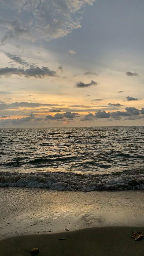 Beach Sunset Wallpaper, Pretty Landscapes, Sunset Wallpaper, Pretty Sky, Beautiful Landscape Wallpaper, Sunset Pictures, Alam Yang Indah, Landscape Wallpaper, Beach Aesthetic