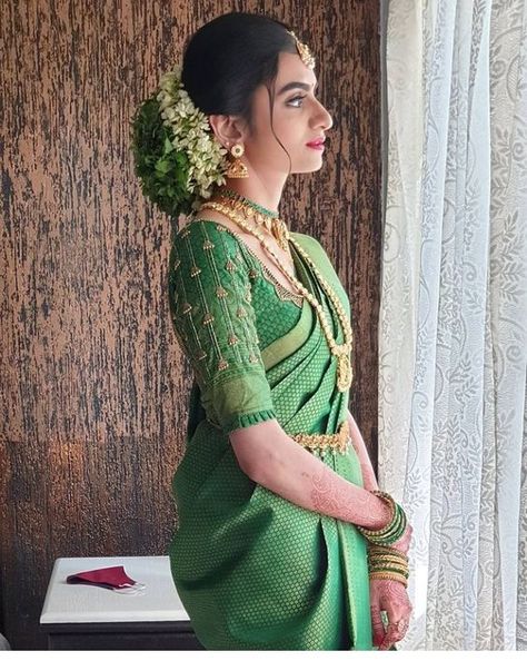 Mullapoo Hairstyles Kerala Wedding, Mullapoo Hairstyles Kerala, Green Kanjivaram Saree, Brides Attire, Bridal Hairstyle Ideas, Bridal Blouse Design, Bride Groom Photoshoot, Poola Jada, Bridal Hair Decorations