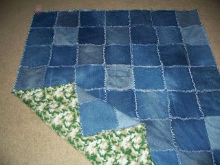 Crafty Camper Girl: My Favorite Denim Quilt Tutorial Rag Quilt Instructions, Denim Rag Quilt, Denim Quilt Patterns, Artisanats Denim, Denim Blanket, Blue Jean Quilts, Rag Quilt Tutorial, Recyceltes Denim, Rag Quilt Patterns