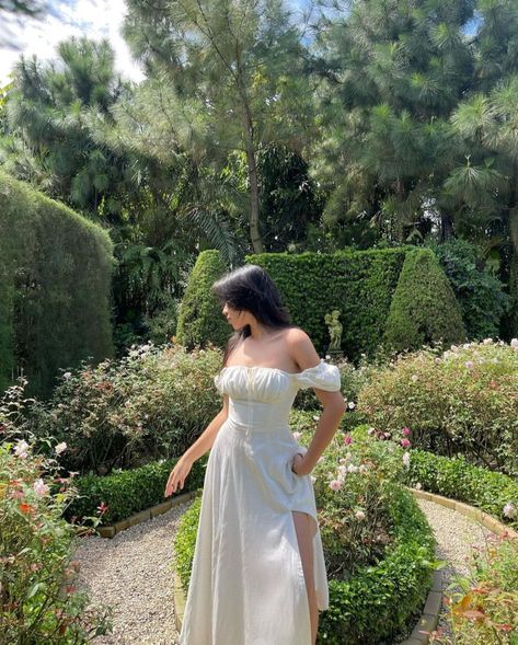 Botanical Garden Photo Shoot, Taurus Aesthetic, Corset Fashion Outfits, Tarot Horoscope, Astrology Tarot, Zodiac Taurus, Glam Photoshoot, Picnic Dress, Estilo Hippie