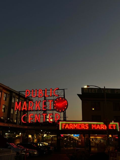 Public Market Seattle, Seattle Market, Northwest Aesthetic, Seattle Aesthetic, Washington Photography, American Town, Al Qur'an Photography, Seattle Center, Seattle Travel