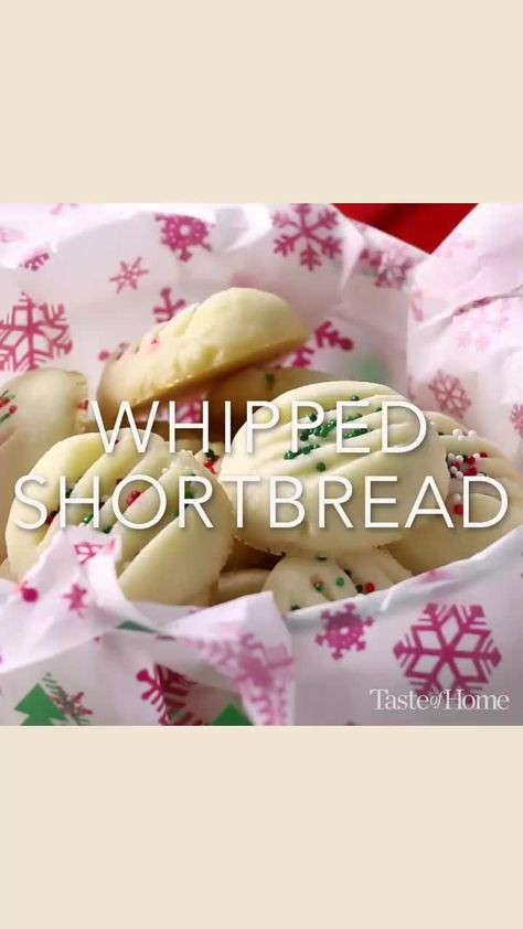 Whipped Shortbread Cookie Recipe, Cookies Videos, Christmas Shortbread Cookies, Shortbread Christmas, Snacks Christmas, Whipped Shortbread, Dinner Videos, Cookies Shortbread, Whipped Shortbread Cookies