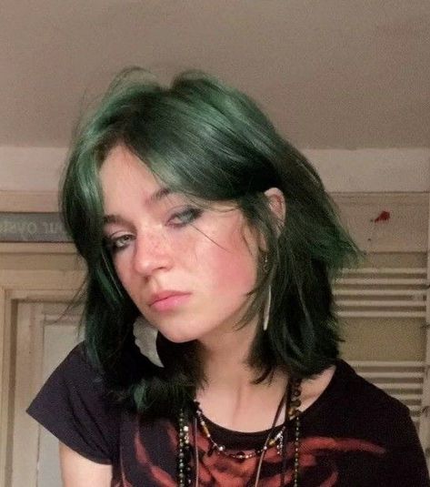 80s Dyed Hair, Dark Green Dyed Hair, Green Dyed Hair Short, Green Hair Girl Aesthetic, Soft Green Hair, Aesthetic Hair Colour, Green And Blonde Hair, Green Hair Short, Dyed Hair Green