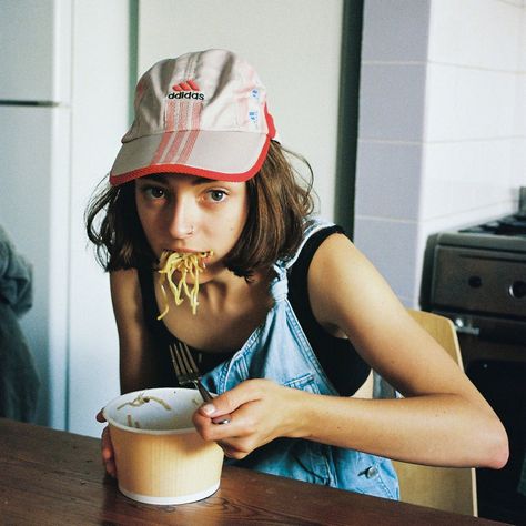 Stella Donnelly, Boys Will Be Boys, Mechanical Bull, Rough Trade, Eating Food, Pose Reference Photo, 인물 사진, Photography Inspo, Pose Reference