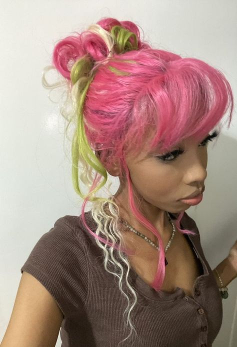 Pink And Green Hair, Y2k Hairstyles, Dyed Hair Inspiration, Pretty Hair Color, Hair Stylies, Hair Dye Colors, Dye My Hair, Hair Inspiration Color, Hair Inspo Color