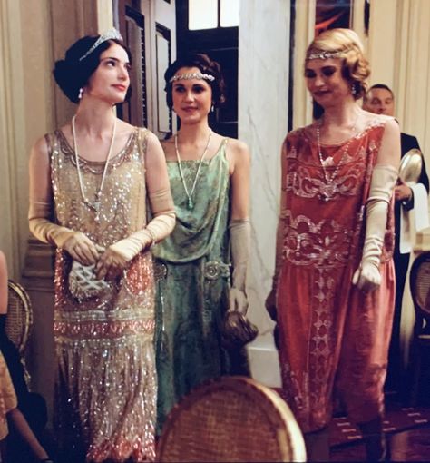 Rich 1920s Fashion, 1920s Formal Wear, 1920s Paris Fashion, 1920s Women Fashion, 1920s Female Fashion, Modern Gatsby Outfit Women, 1920s Outfit Ideas Gatsby, Modern 20s Fashion, 1920s Fashion Aesthetic