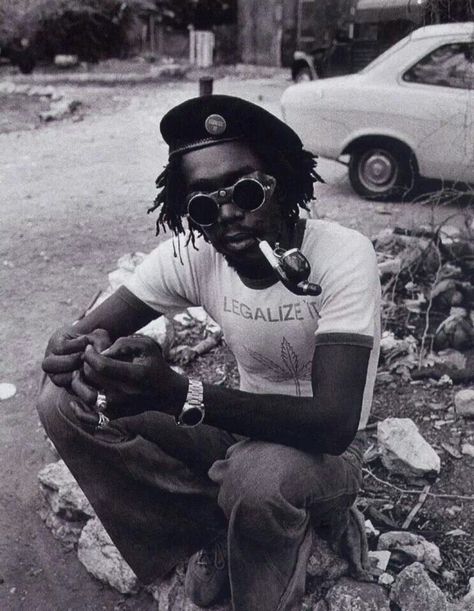 Peter Tosh Rastafarian Culture, Peter Tosh, Roots Reggae, The Wailers, Music Do, Neo Soul, Black Music, Reggae Music, Poses References