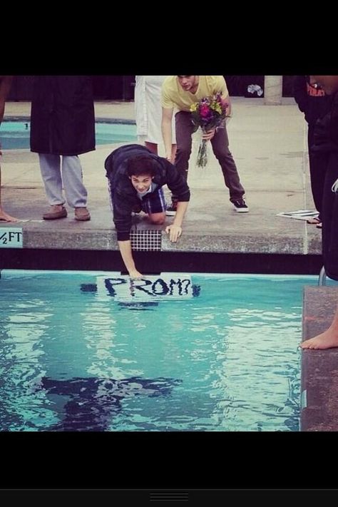 Swimming Jokes, Cute Prom Proposals, Asking To Prom, Swimming Memes, Dance Proposal, Swimmer Problems, Swimmers Life, Swim Life, Swimming Quotes