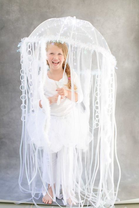 Jellyfish Jelly Fish Costume Diy, Jelly Fish Hat, Ghoul Party, Jellyfish Umbrella, Jellyfish Crafts, Jellyfish Costume, Meme Costume, Theme Carnaval, Fish Costume