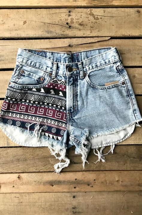 Denim Shorts Upcycle, Upcycled Denim Shorts, Painting On Shorts, Upcycle Shorts, Custom Denim Shorts, Customized Shorts, Painted Denim Shorts, Upcycled Shorts, Shorts With Patches