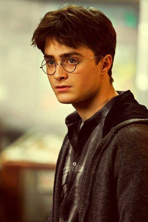 Day 5: my favorite male character is definitely Harry Potter! He is always so brave and I admire how humble he remains throughout the story...... Hery Potter, Citate Harry Potter, Glume Harry Potter, Daniel Radcliffe Harry Potter, Tapeta Harry Potter, Buku Harry Potter, Harry Potter Images, Images Harry Potter, Harry Potter Tumblr