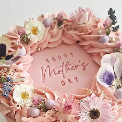 Charlotte Cope - Perfect Cakes Co on Instagram: "HAPPY MOTHERS DAY...  I hope you all have a lovely day.   This is the only mothers day cake I made this year, and it was for an amazing 13 year old, who called me earlier in the week and told me she wanted a cake for her Mother, for Mothers Day.   She organised the whole thing herself, which was the sweetest surprise for her mum.   P.s. This is a fully ganache cake   #specialcake #ganachecake #driedflowercake #pinkcake #pressedflowercake #occasioncakewestmidlands" Mother’s Day Cakes, Happy Mothers Day Cake, Cake Mothers Day, Mothers Day Cake Ideas, Simple Treats, Mothers Day Desserts, Cake For Her, Happy Birthday Mother, Ganache Cake