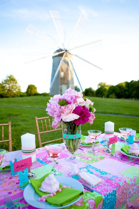 Preppy Table, Lilly Party, Preppy Party, Wedding Themes Summer, Lilly Pulitzer Inspired, Summer Bridal Showers, Green Color Schemes, Graduation Theme, Picnic Party