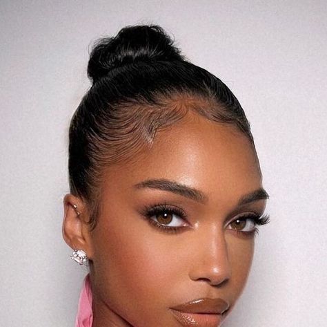 Lori Harvey Piercings, Soft Girl Makeup, Golden Makeup, Bad Makeup, Lori Harvey, Brown Skin Makeup, Dark Skin Makeup, Kiss Makeup, Lashes Makeup