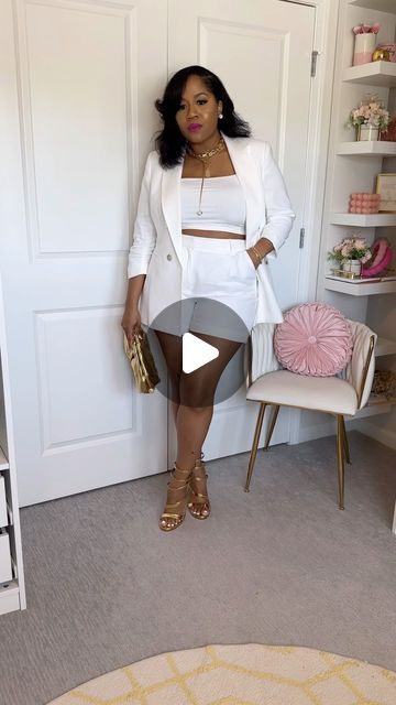 Monique/ Fashion & Lifestyle Influencer on Instagram: "The Perfect White Short Set ❤️ Let’s start the week off with something we need every summer a cute short set. Now I’m usually not an all white type of girl, but I love a set and yaw’ll know I love a blazer.  Let’s Chat About It➡️Do you wear all white ? Would you dress this up or down? and who else is going to be back in heels with me this summer ?💁🏽‍♀️ Drop your thoughts ⬇️ Outfit @bariii_rtw via @macys linked in bio  Follow my @shop.ltk for more style inspo😘 #styleinspo #grwm #summer #linen" White Short Set Outfit, White Blazer White Shorts, All White Outfit Shorts, White Boat Party Outfit, White Blazer Outfit Dressy, White Shorts Outfit Summer, Blazer And Shorts Outfit, Girls Jeans Outfit, Linen Shorts Outfit