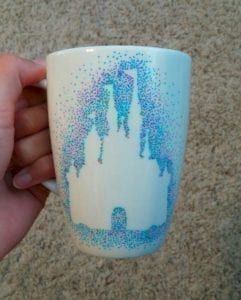 Coffee Mug Design Ideas, Mug Design Ideas, Trending Crafts, Sharpie Crafts, Sharpie Mug, Diy Sharpie, Diy Mugs, Disney Mugs, Tassen Design