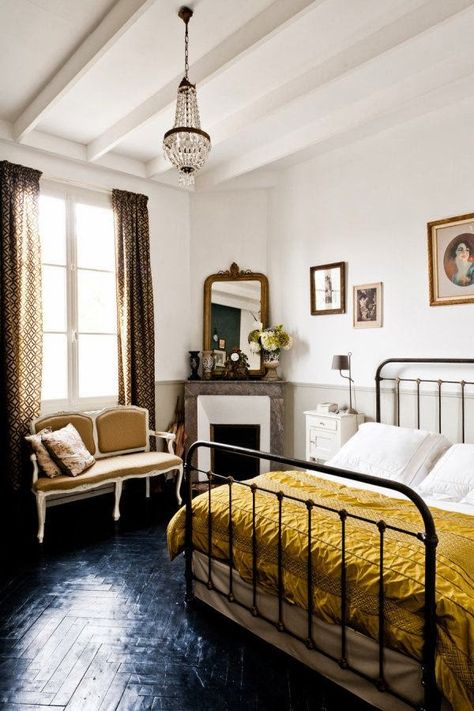 Ideas Decorar Habitacion, Modern Victorian Style, Parisian Bedroom, Vintage Bedroom Decor, Parisian Decor, French Country Bedrooms, Interior Vintage, Casa Vintage, Eclectic Bedroom