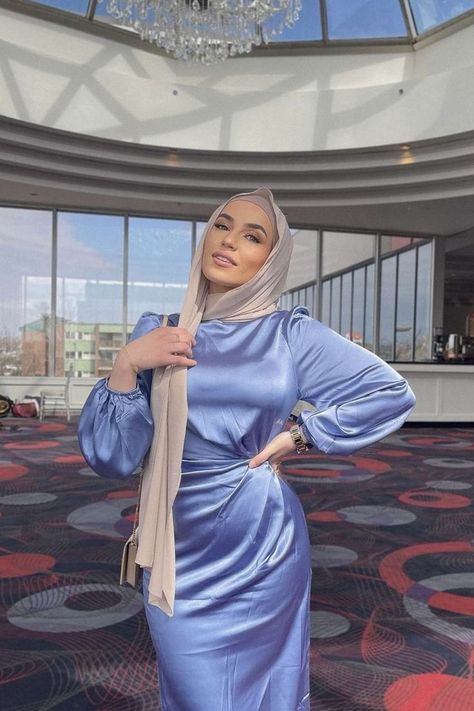 Comfy Trendy Outfits, Elegant Silk Dresses, Hijab Fashion Summer, Dresses Hijab, Stile Hijab, Chic Dress Classy, Girls Dress Outfits, Soiree Dress, Simple Fall Outfits