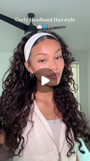 𝐌𝐈𝐊𝐀𝐘𝐋𝐀 on Instagram: "Isn’t this the cutesttt hairstyle🤎? #curls #curlyhairstyles #curlyhairtutorial" How To Style Curly Hair With Headband, Curly Hairstyle With Headband, Curly Hair With A Headband, Headband Curly Hairstyles, Headband Hairstyles Curly Hair, Curly Hair Headband Styles, Styling Curly Headband Wig, Curly Hair Headband, Curly Hair Tutorial