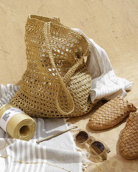 Mode éco-responsable : 20 accessoires à crocheter avec du raphia - Marie Claire Ocean Therapy, Wool And The Gang, Knit Bag, Raffia Bag, Crochet Diy, Diy Knitting, Love Crochet, Crochet Handbags, Summer Crochet