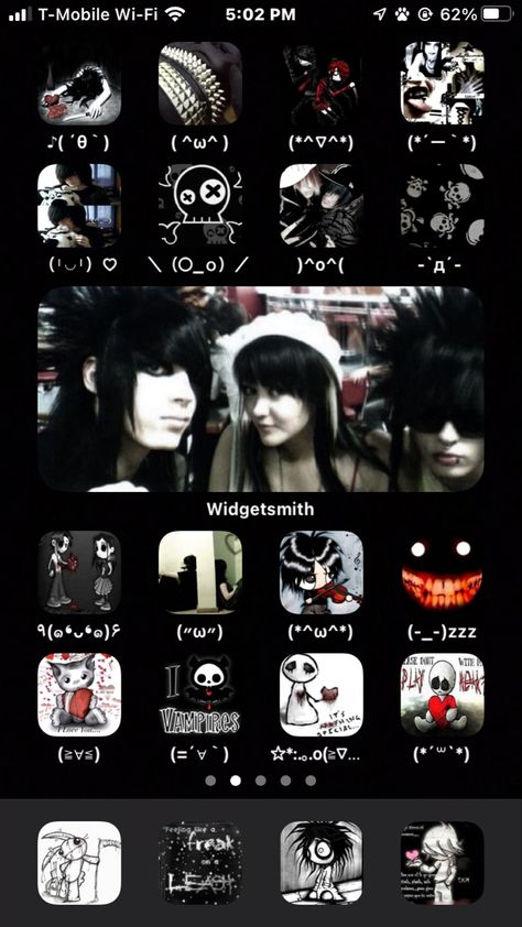 Emo Iphone Icons, Emo Widgetsmith Ideas, Goth Phone Widgets, Emo Lockscreen Wallpaper, Alt Phone Layout, Scene Homescreen Layout, Emo Iphone Layout, Emo Phone Icons, Emo Ios Layout