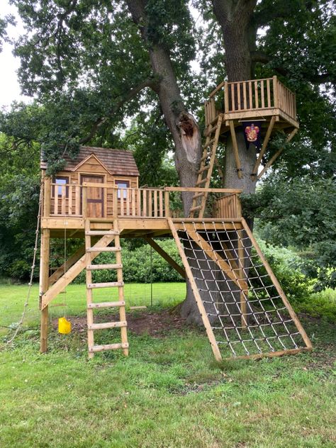 Tree House Playground, Play Area Backyard, Backyard Kids Play Area, Tree House Plans, Tree Fort, Tree House Diy, Tree House Kids, Backyard Small, Cool Tree Houses