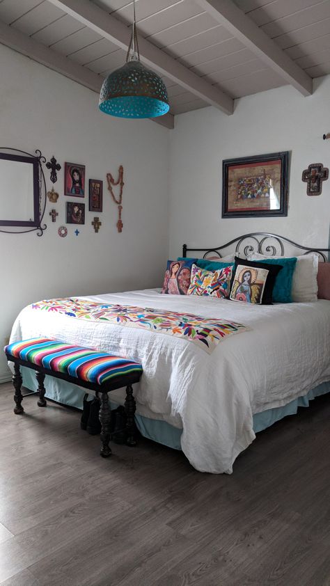 Mexican Themed Bedroom Decor, Mexican Light Fixtures Spanish Style, Oaxacan Bedroom, Mexican Art Bedroom, Room Ideas Aesthetic Mexican, Living Room Designs Mexican, Mexican Styled Bedroom, Bohemian Mexican Decor, Mexican Style Bedroom Master Suite